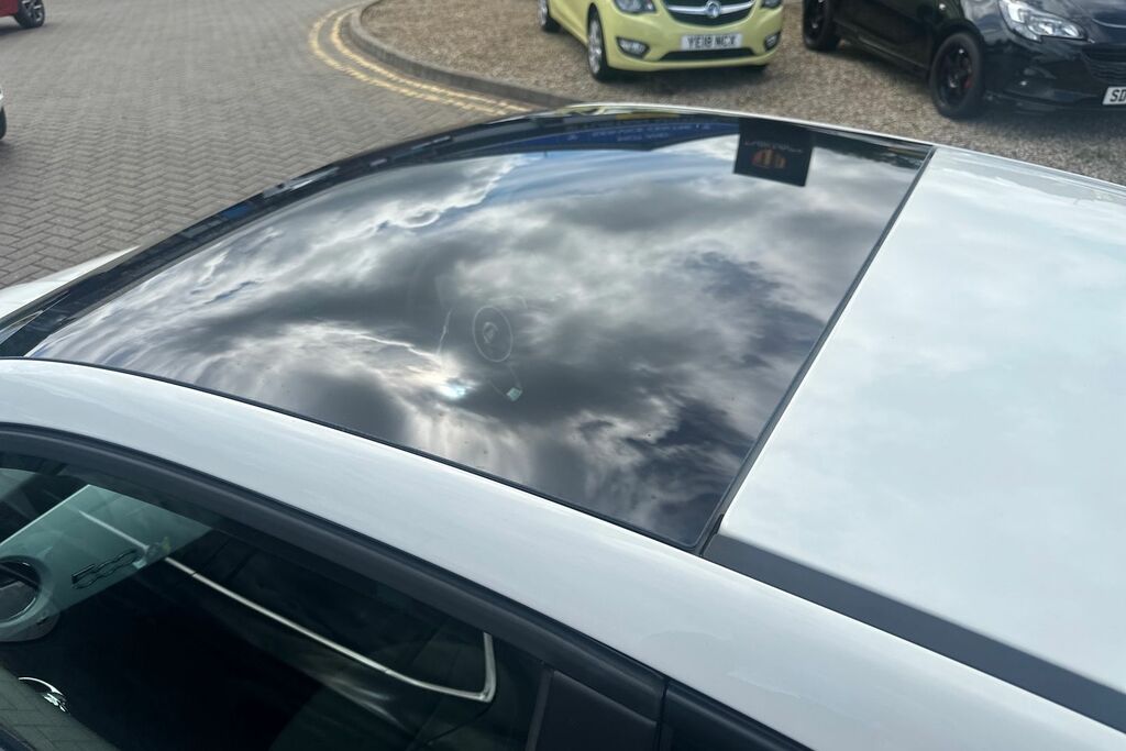 Fiat 500 Hatchback White #26