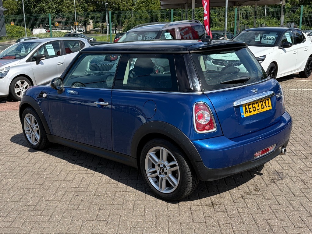 Mini Hatch Mini Hatch 1.6 Cooper D Hatchback Di... AE63BXZ #3