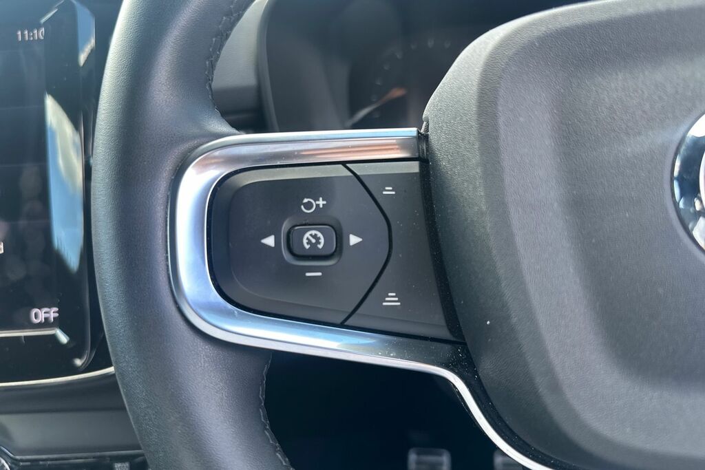 Volvo XC40 Estate White #23