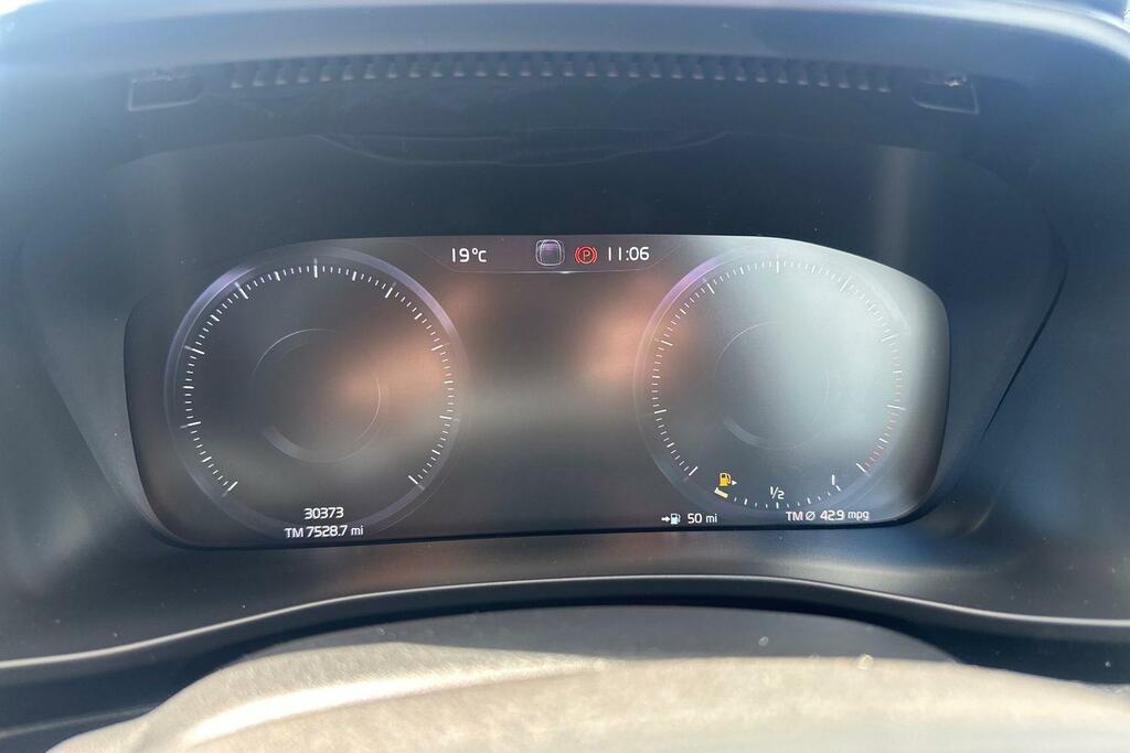 Volvo XC40 Estate White #13