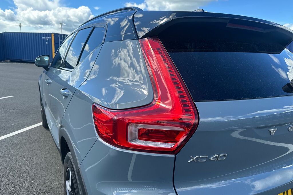 Volvo XC40 Estate White #39