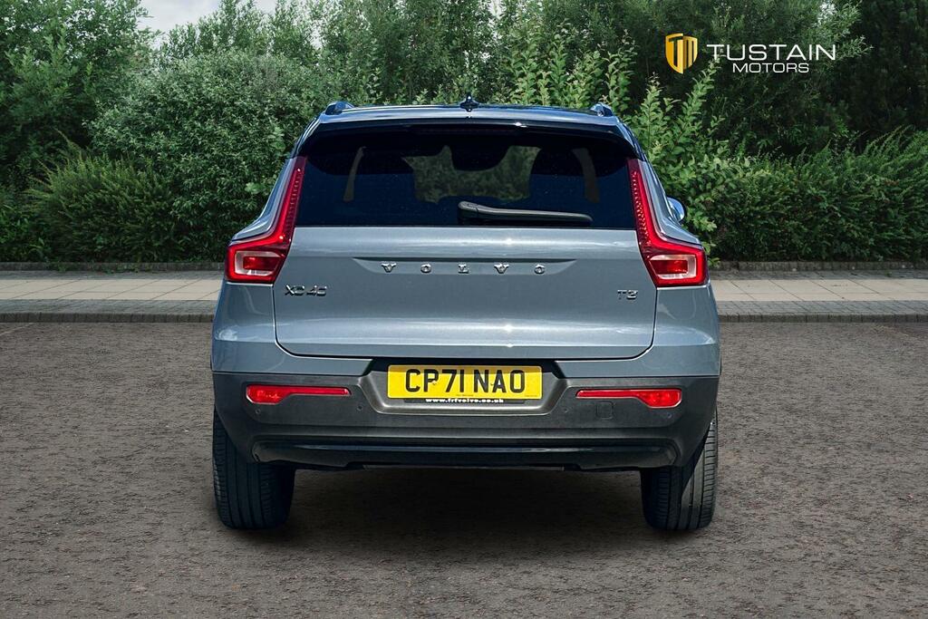 Volvo XC40 Estate White #11