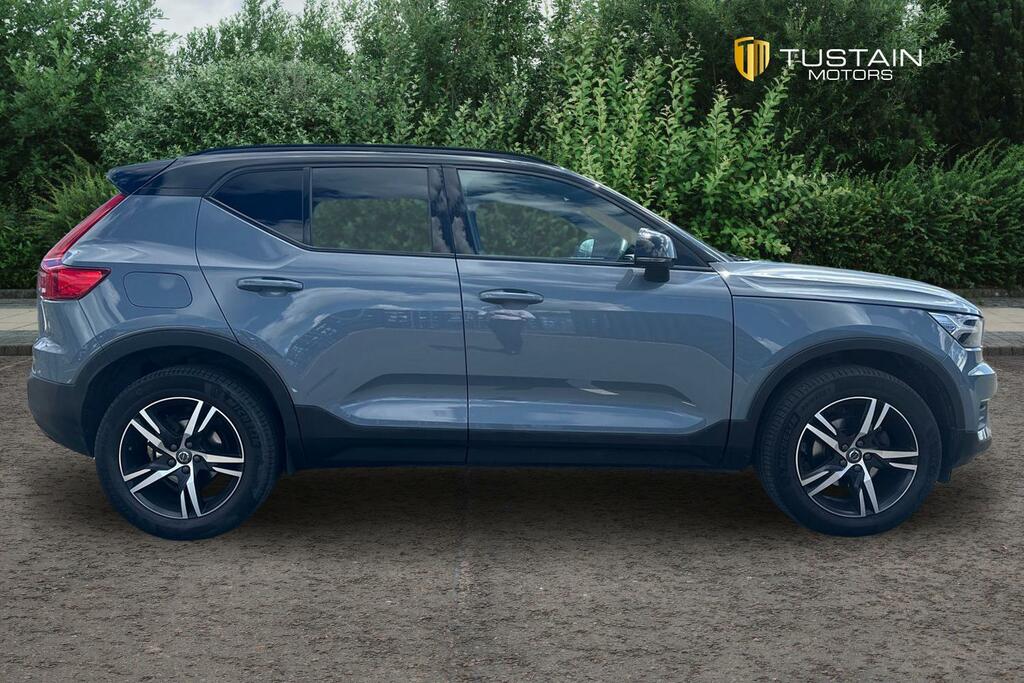 Volvo XC40 Estate White #8