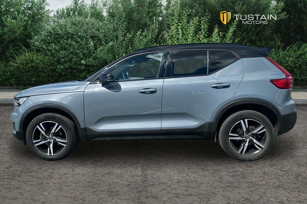 Volvo XC40 Estate White #9