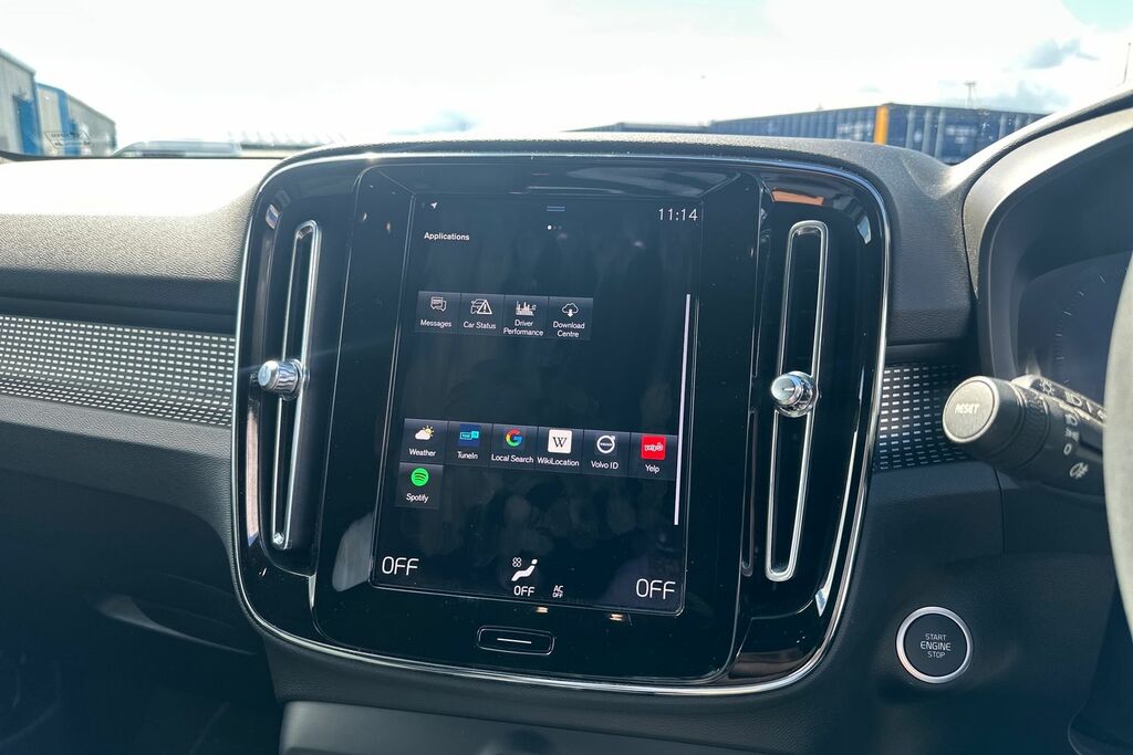 Volvo XC40 Estate White #30