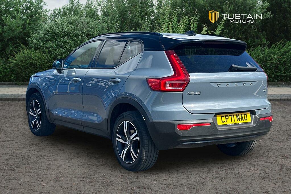 Volvo XC40 Estate White #12