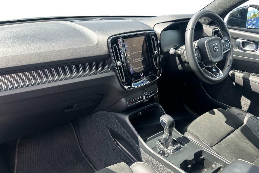 Volvo XC40 Estate White #5