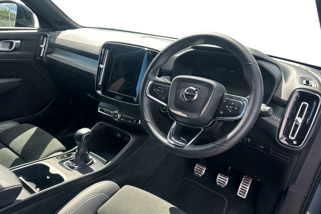 Volvo XC40 Estate White #2