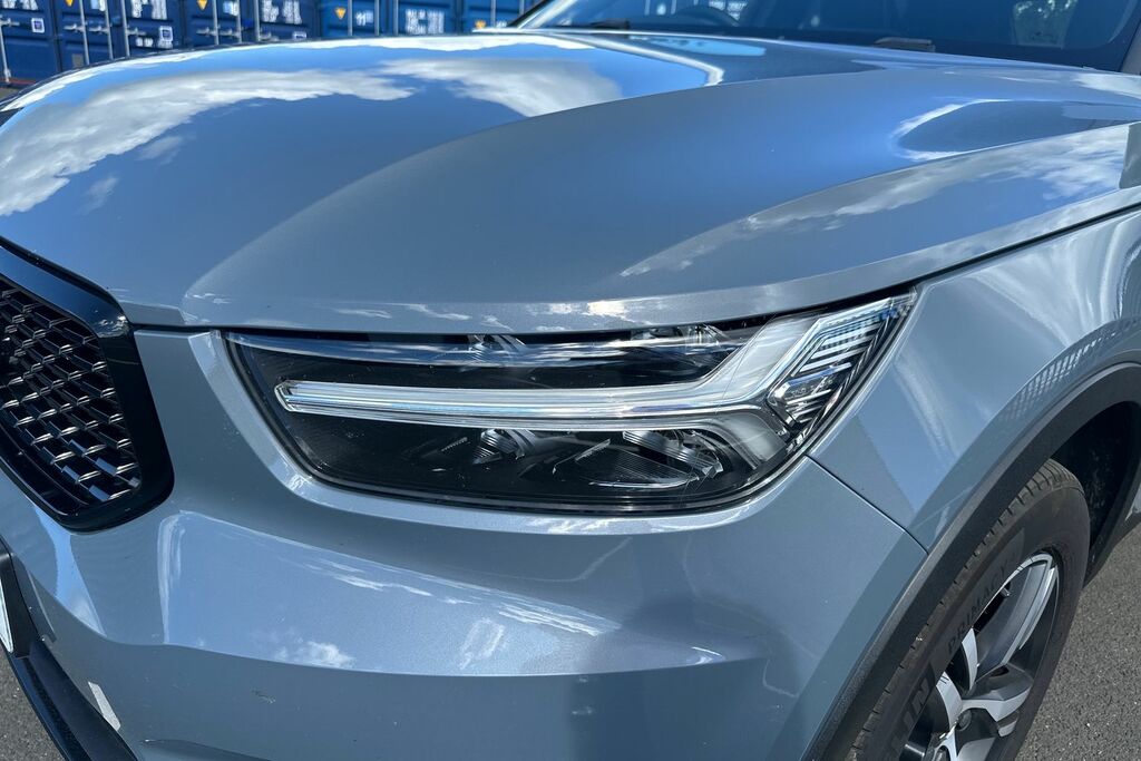 Volvo XC40 Estate White #40