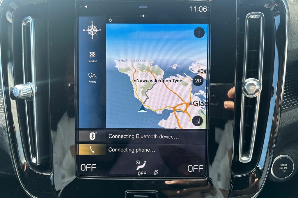 Volvo XC40 Estate White #16