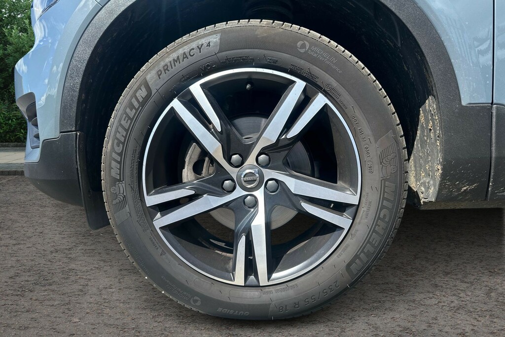 Volvo XC40 Estate White #3