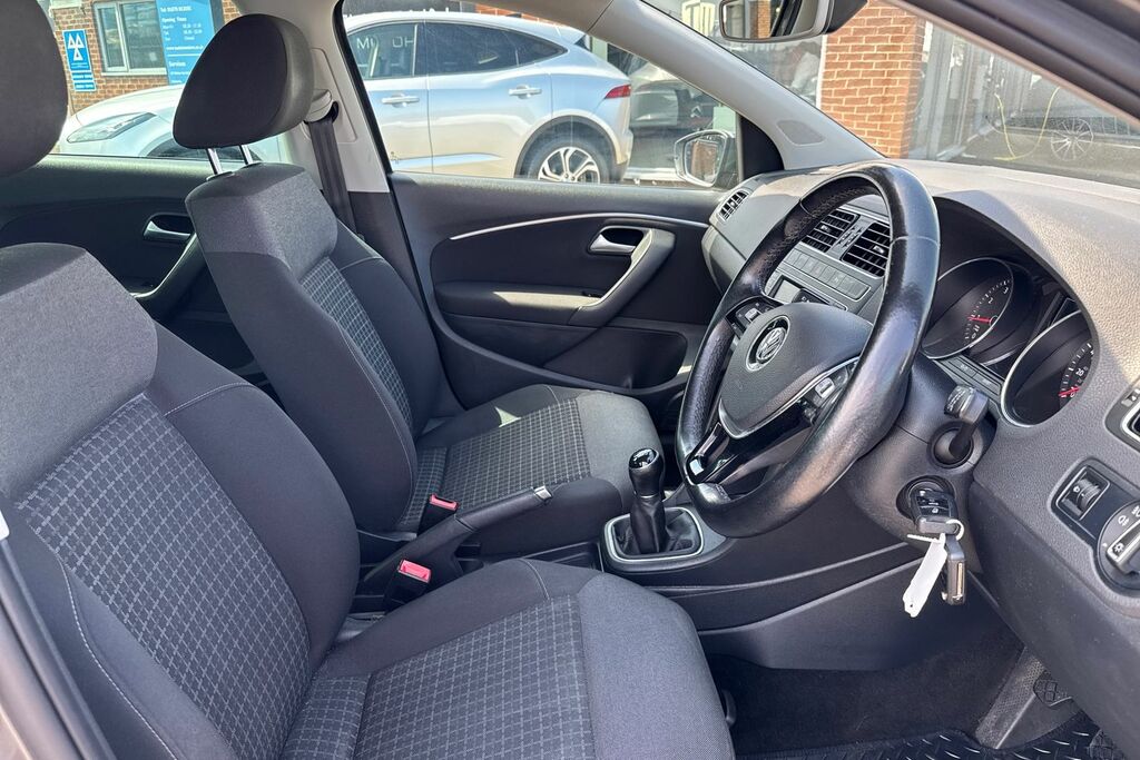 Volkswagen Polo Style Tsi Red #16