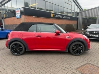 Mini Convertible Mini Convertible 1.5 Cooper Convertible Pet... Red