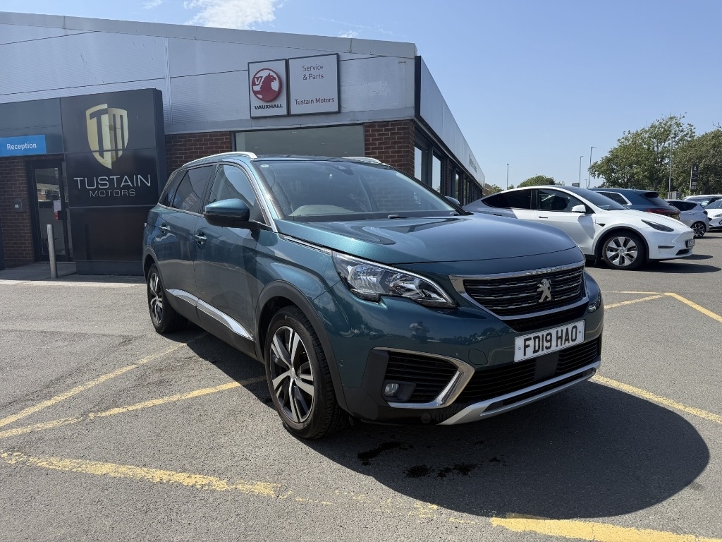 Peugeot 5008 Peugeot 5008 Suv 1.5 Bluehdi Allure Suv Die... 