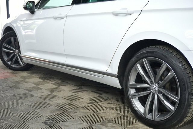 Volkswagen Passat 2.0 Tdi Gt Estate Dsg Euro 6 S S 150 GF68ODA White #4
