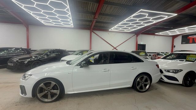 Audi A4 2.0 Tdi 35 Black Edition Saloon S Troni Black #3