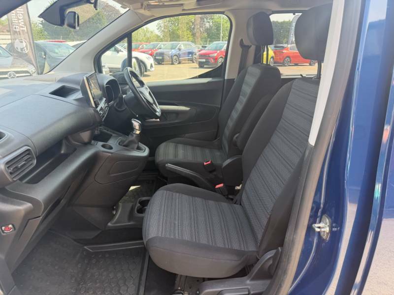 Vauxhall Combo Life 1.5 Turbo D Energy 7 Seat - 2019 69 FY69OLN Blue #4