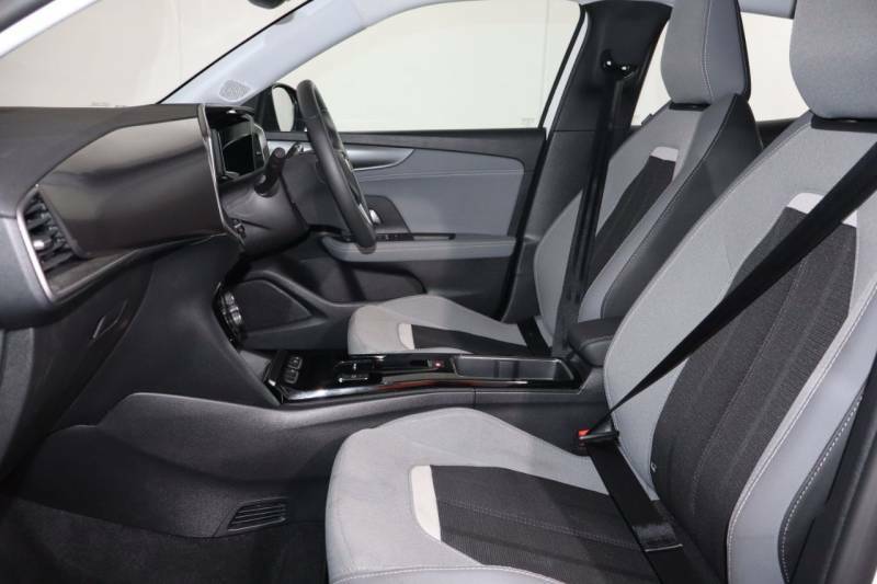 Vauxhall Mokka-e 100Kw Design 50Kwh White #3