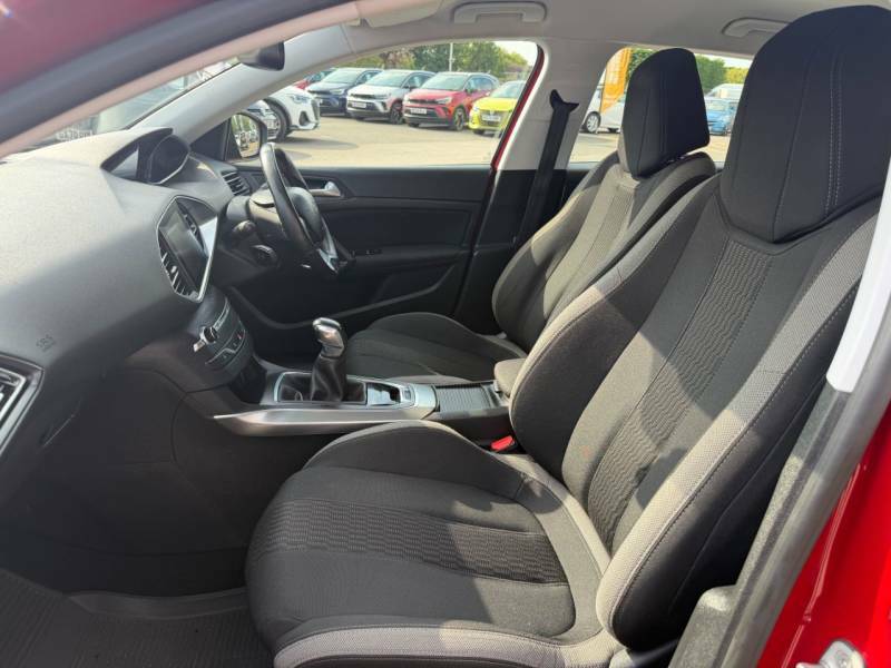 Peugeot 308 1.2 Puretech 110 Active Red #4