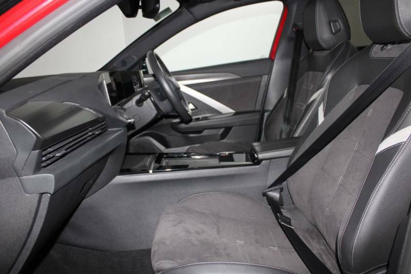 Vauxhall Astra 115Kw Ultimate 54Kwh Red #4