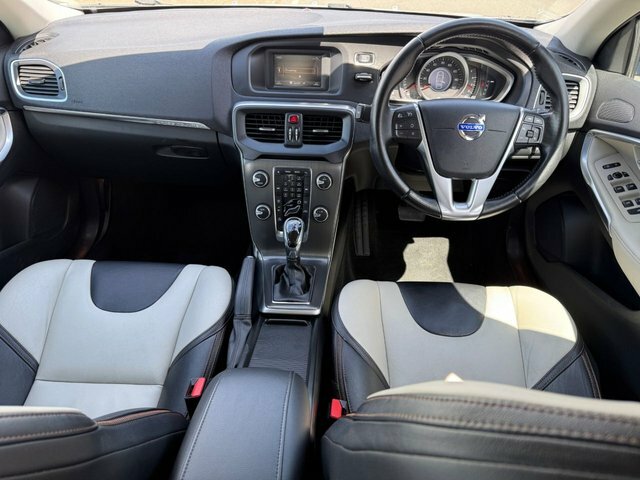 Volvo V40 Cross Country 2014 1.6 D2 Lux Hatchback Powershift Eu Silver #2