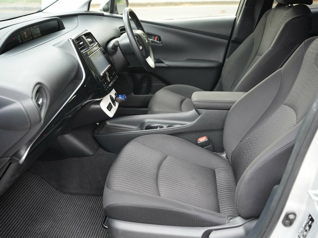 Toyota Prius 1.5 Saloon Hybrid Cvt 120 Gkm, 70 Bhp Silver #4