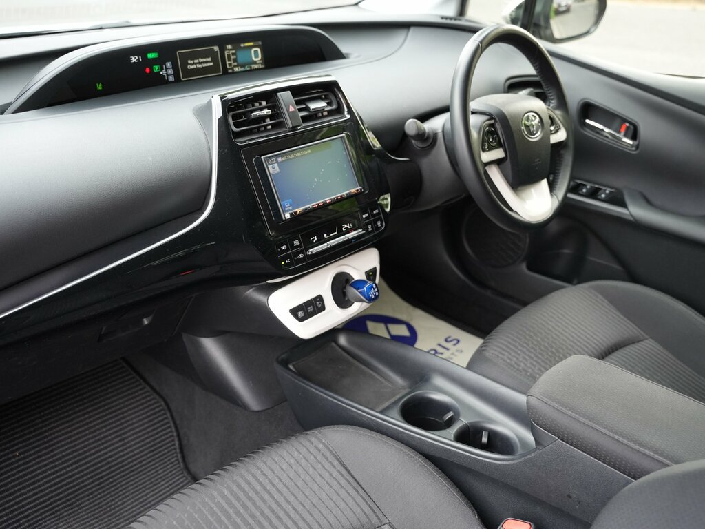 Toyota Prius 1.8 Active Hybrid 5-Dr Hatchback Silver #8