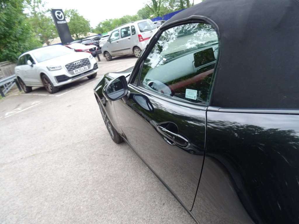Mazda MX-5 1.5 132 Se-l Red #5