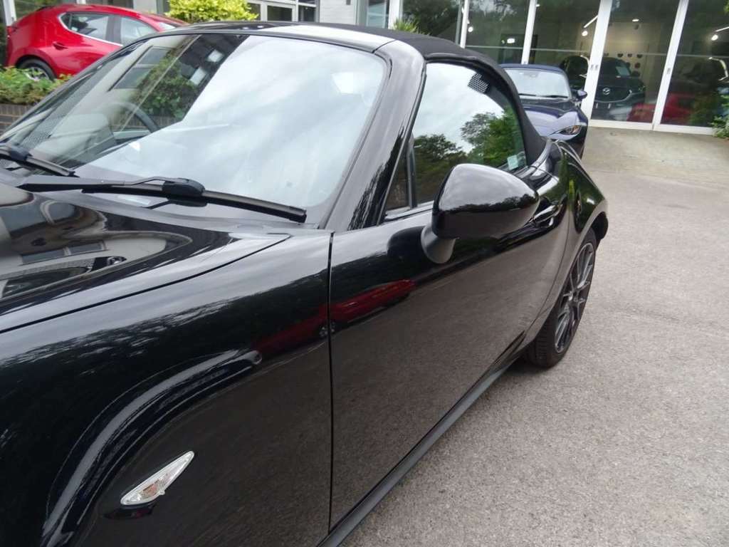 Mazda MX-5 1.5 132 Se-l Red #4