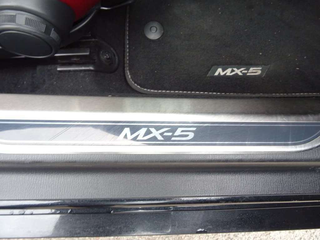 Mazda MX-5 1.5 132 Se-l Red #15