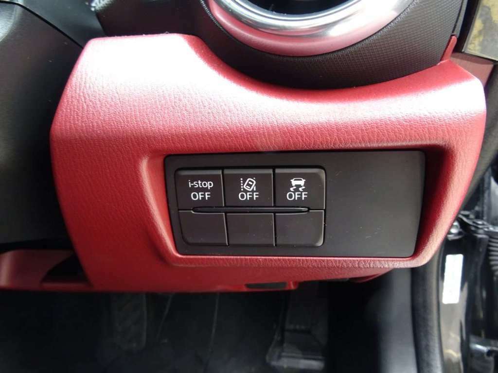 Mazda MX-5 1.5 132 Se-l Red #17
