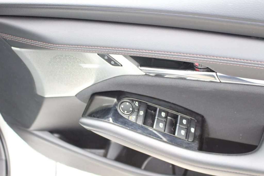 Mazda 3 2.5 E-skyactiv G Mhev 140 Centre-line White #19