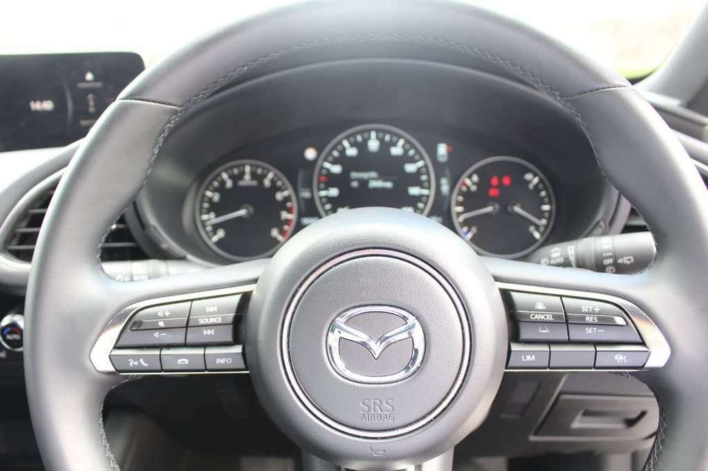 Mazda 3 2.5 E-skyactiv G Mhev 140 Centre-line White #21