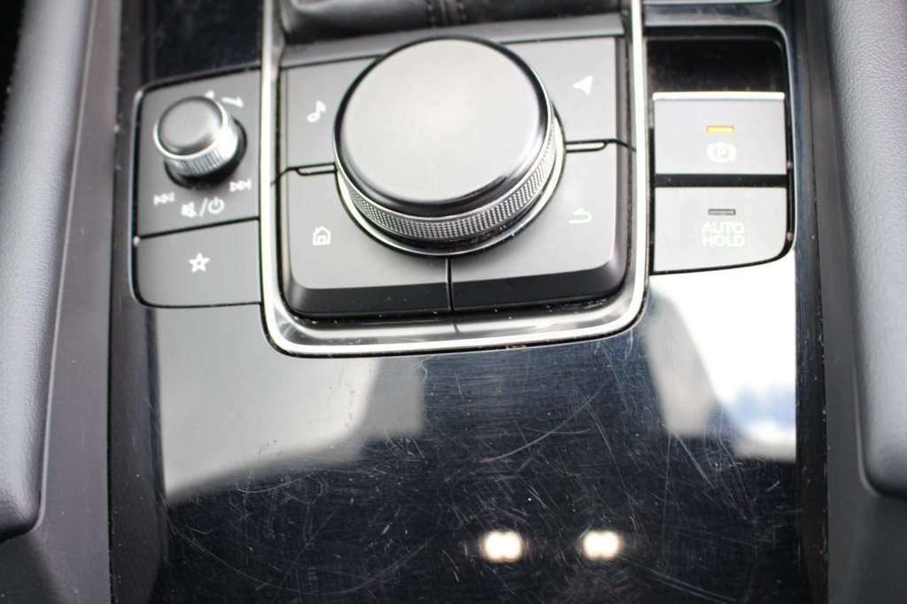 Mazda 3 2.5 E-skyactiv G Mhev 140 Centre-line White #26