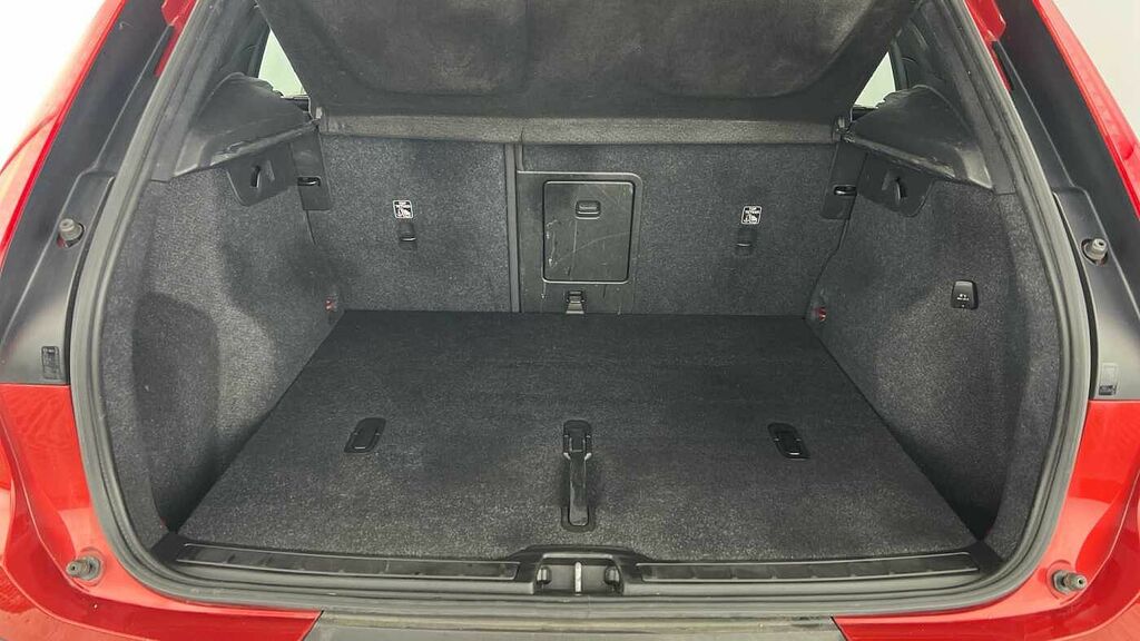 Volvo XC40 Plus, B3 Mild Hybrid, Dark KX22JYV Red #5