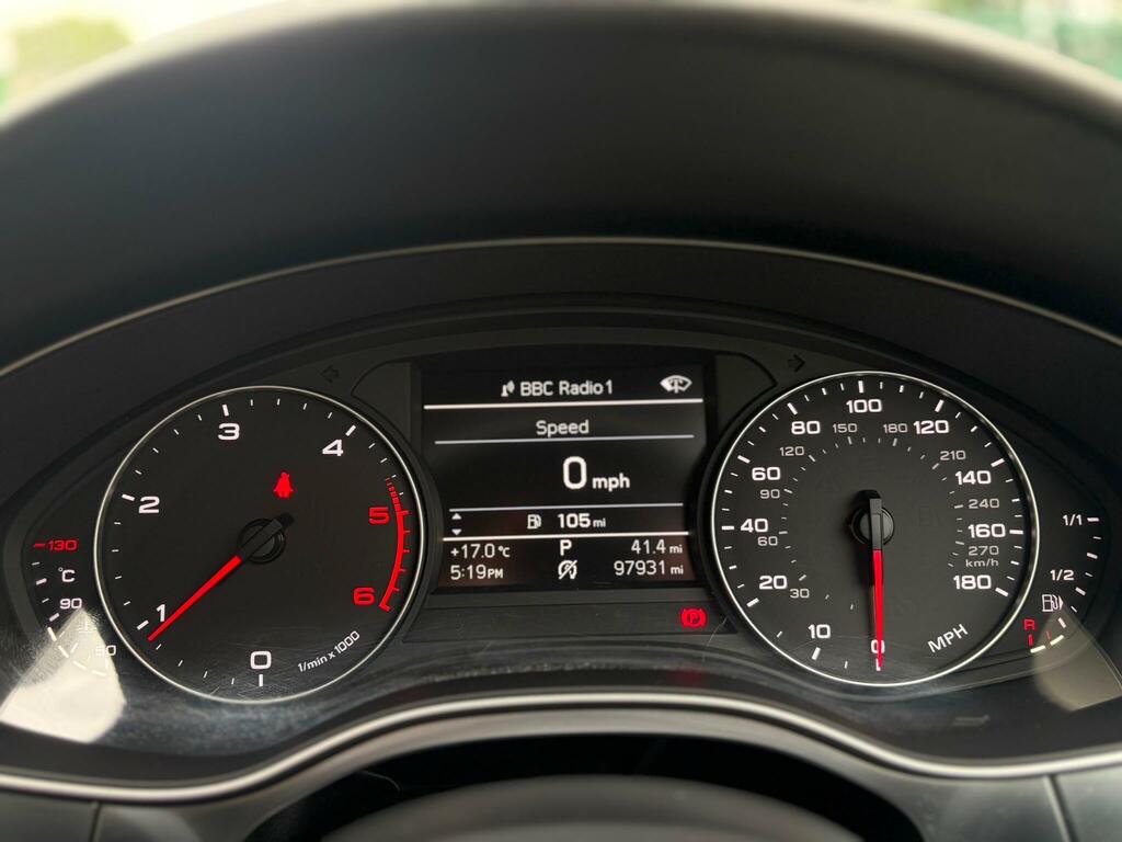 Audi A6 Saloon Black Edition White #11