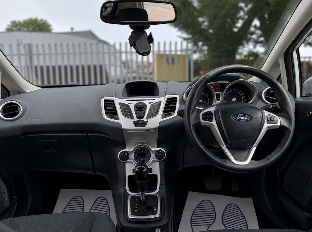 Ford Fiesta 1.4 Titanium Silver #2