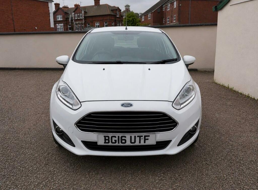 Ford Fiesta Zetec White #5