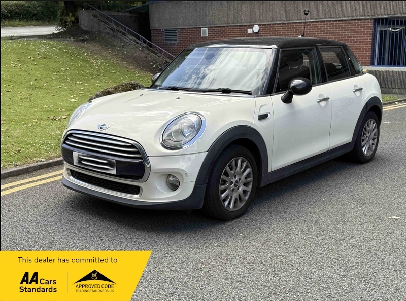 Mini Hatch Tax Cooper D Euro White