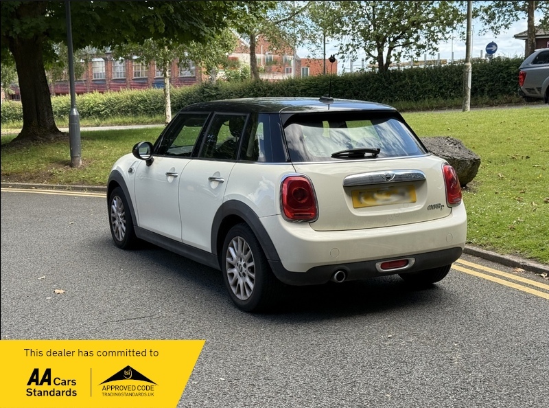 Mini Hatch Tax Cooper D Euro White #2