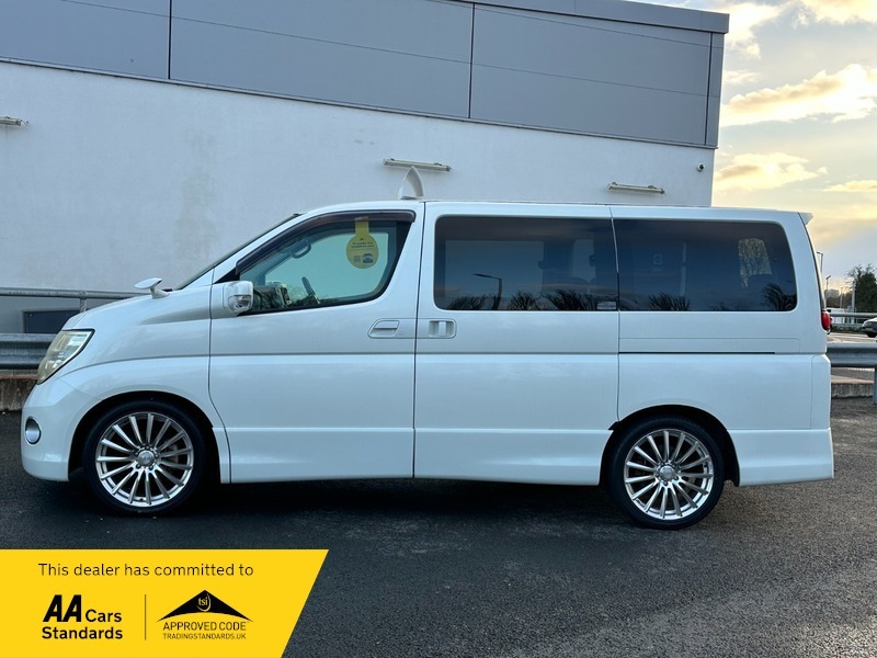 Nissan Elgrand Highway Star White #3