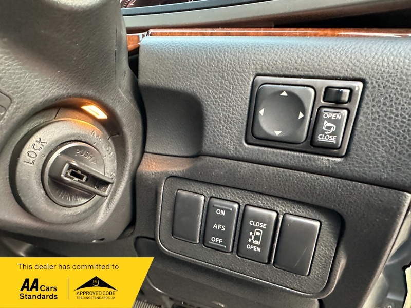 Nissan Elgrand 3.5 Silver #19