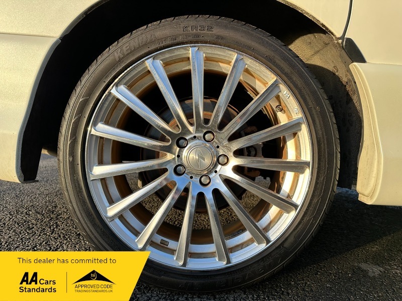 Nissan Elgrand 3.5 Silver #22