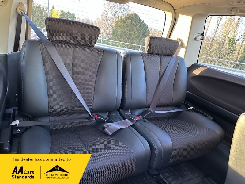 Nissan Elgrand 3.5 Silver #13