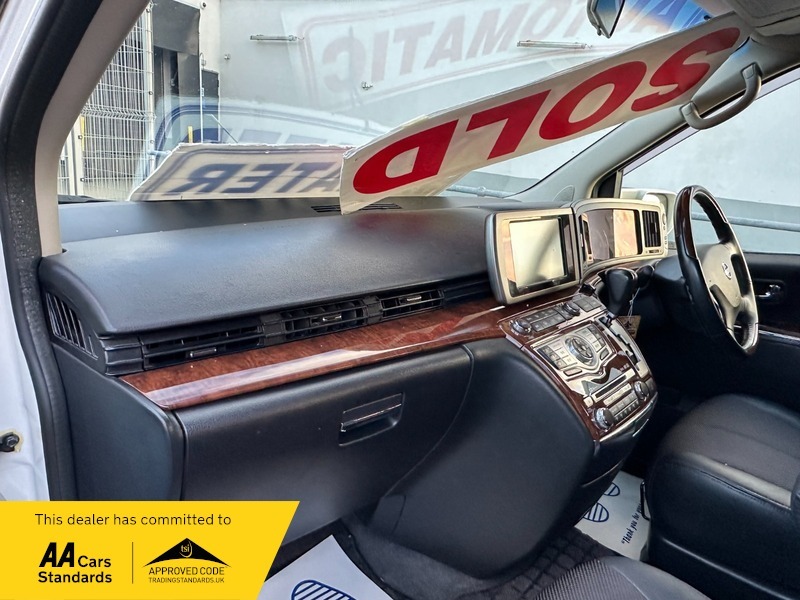 Nissan Elgrand 3.5 Silver #10