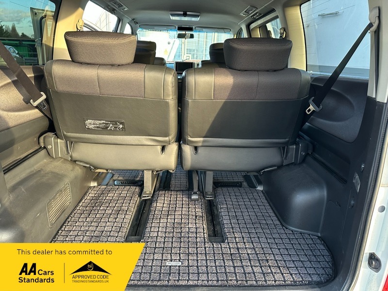 Nissan Elgrand 3.5 Silver #15