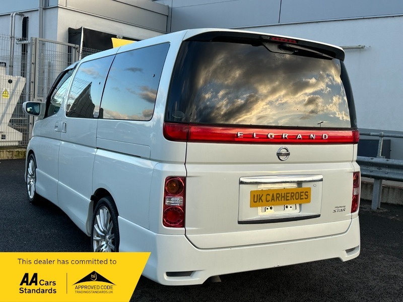 Nissan Elgrand 3.5 Silver #9