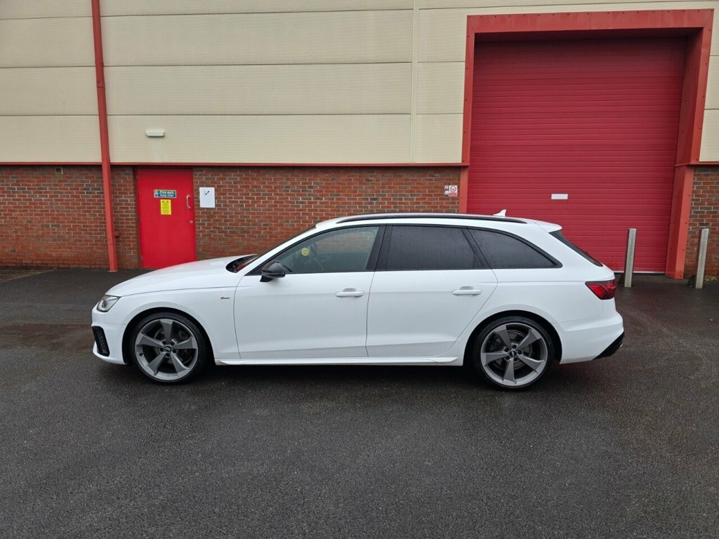 Audi A4 Avant 2L Black Edition CE70DYF White #6