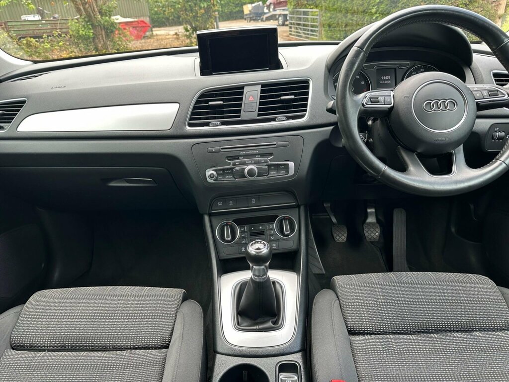 Audi Q3 Black Edition White #24