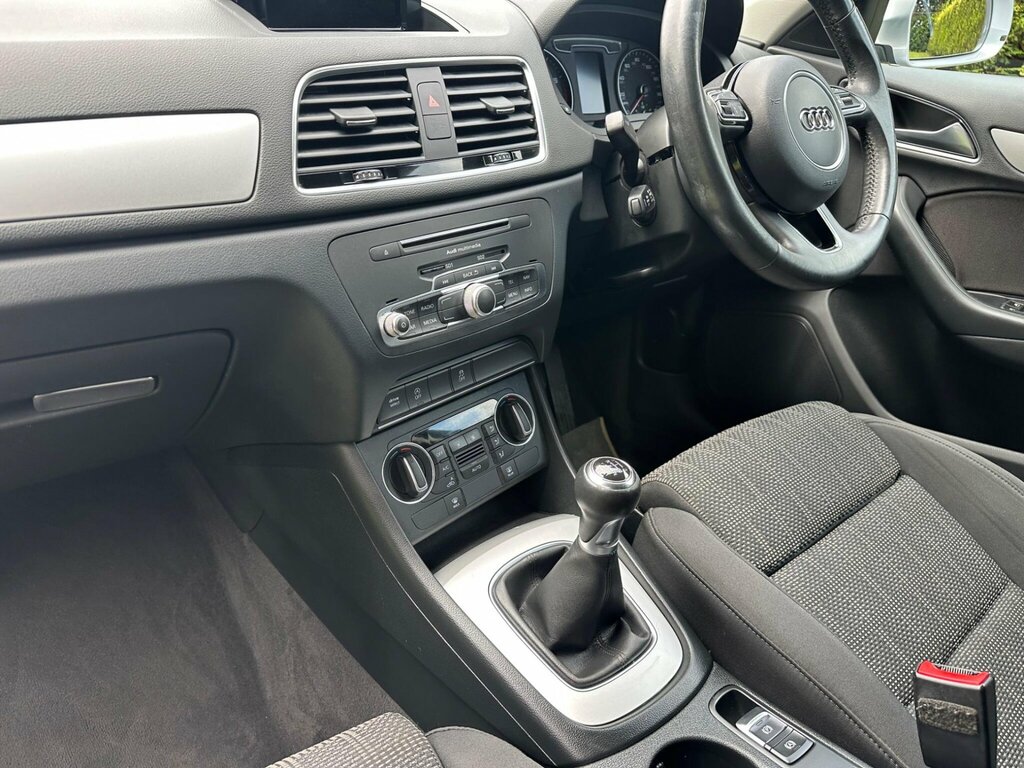 Audi Q3 Black Edition White #28